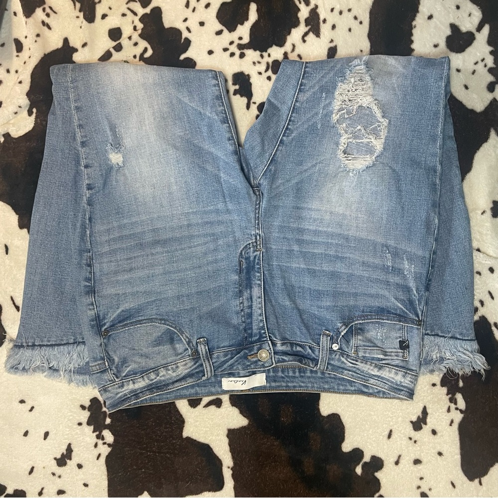 Kancan Women’s Jeans Light Wash Estilo Skinny Distressed Legs and Hem Size XL